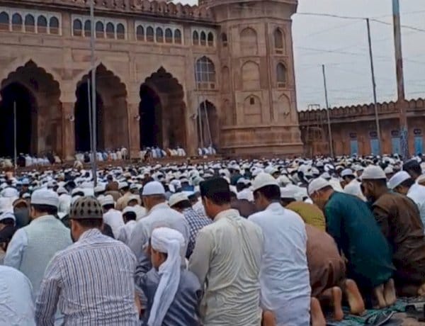 Bhopal: Thousands of people offered namaz on Eid-ul-Azha in Bhopal, prayed for the country and Palestine