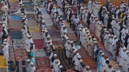 Burhanpur's morning was lit up with prayers, one lakh people offered Eid prayers