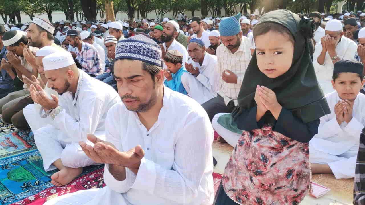 Eid ul adha 2025 bakrid festival Muslim community People offered morning namaz Uttarakhand News in hindi