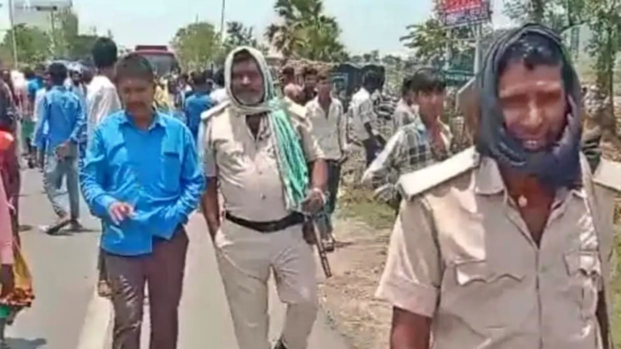 Gayaji News: Child died due to electric shock villagers block road by placing dead body electricity department