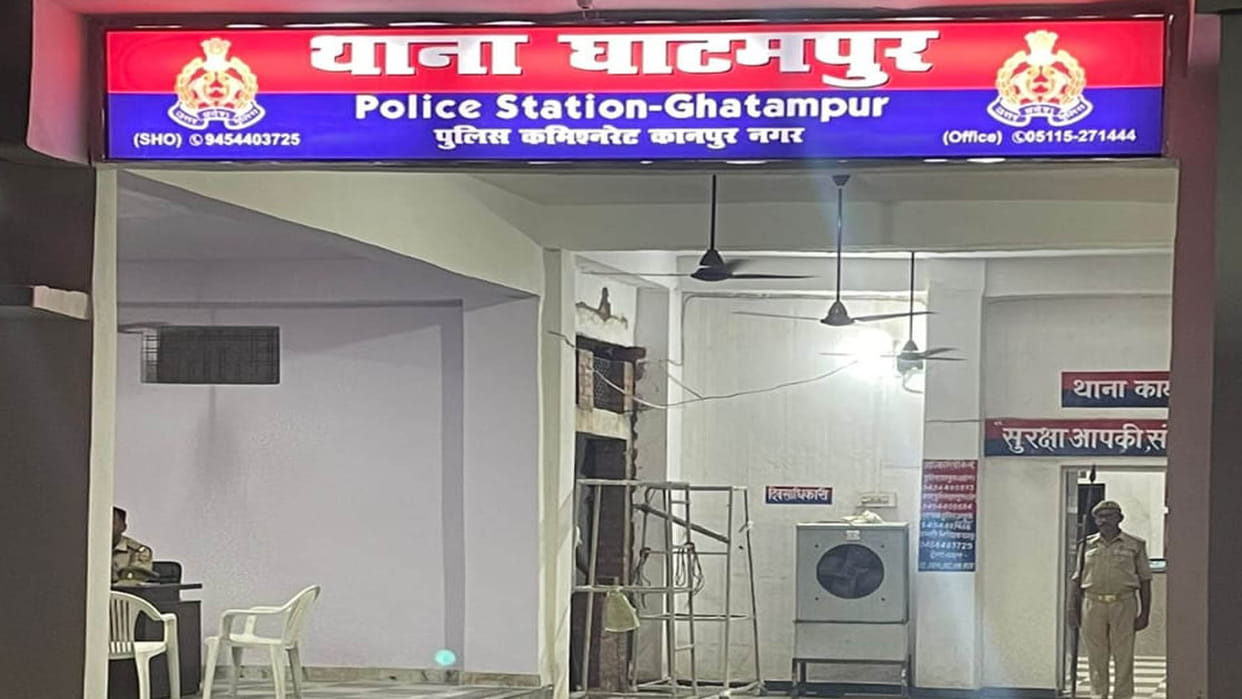Kanpur Gambling was underway beside the railway tracks police arrested eight gamblers