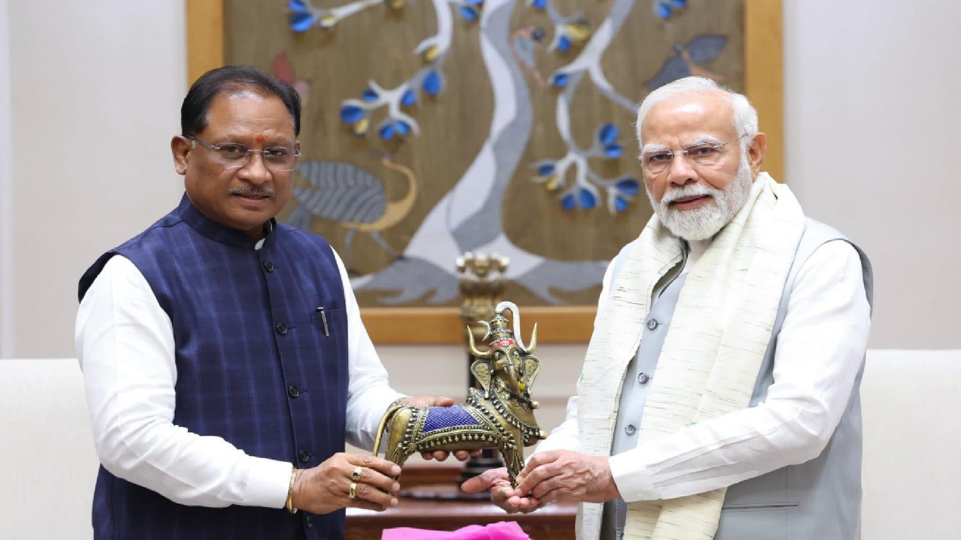 पीएम मोदी को सीएम साय ने दिखाई छत्तीसगढ़ की नई तस्वीर:बोले- बस्तर अब डर से  नहीं,डिजिटल बदलाव से पहचाना जा रहा - Cm Sai Show New Picture Cg To Pm Modi:  Said-