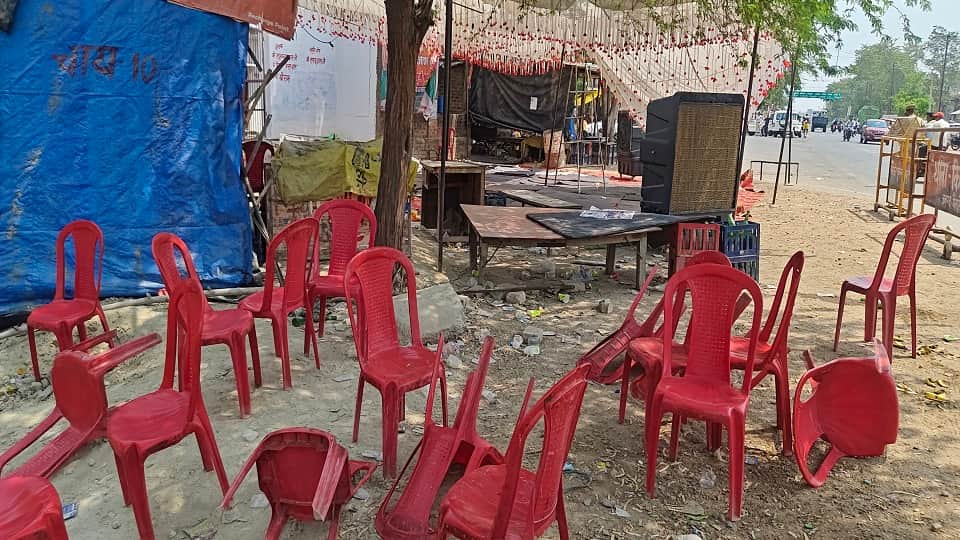 Uproar over last rites of Mahant Surendra Das in Mainpuri