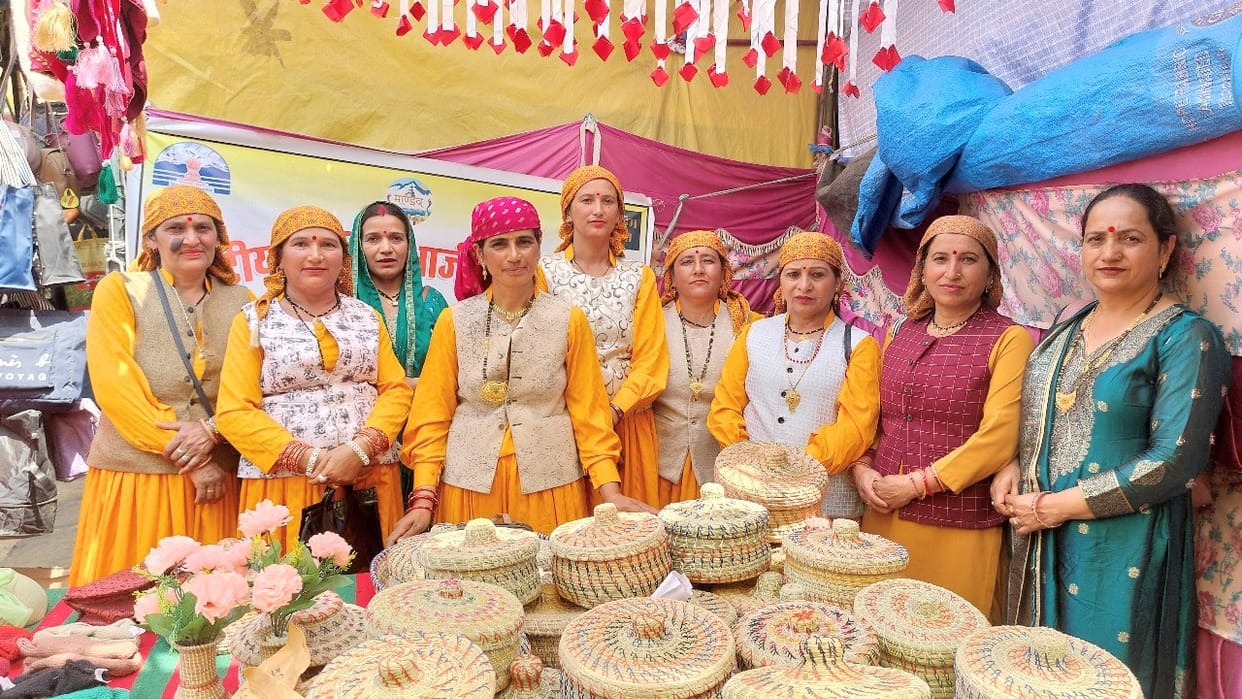 Village daughters and women are becoming entrepreneurs through Him Era Shop, know the success story