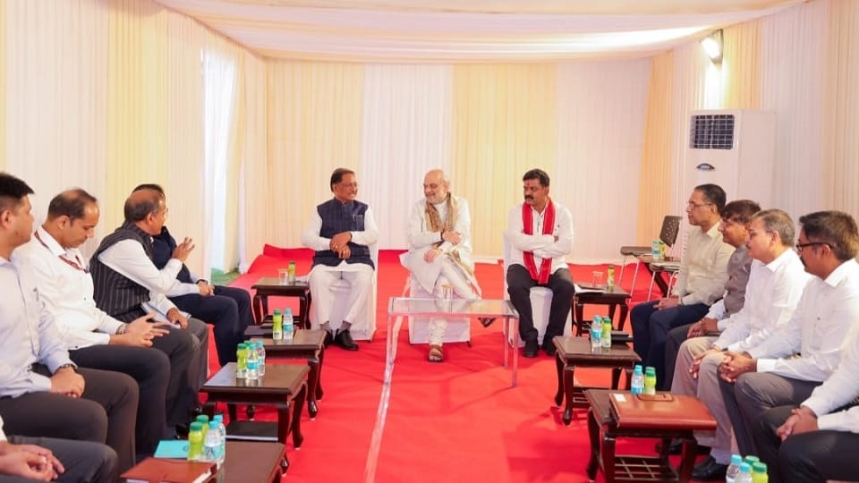 Home Minister Amit Shah met officers who conducted the Naxal operation, congratulated them on their success