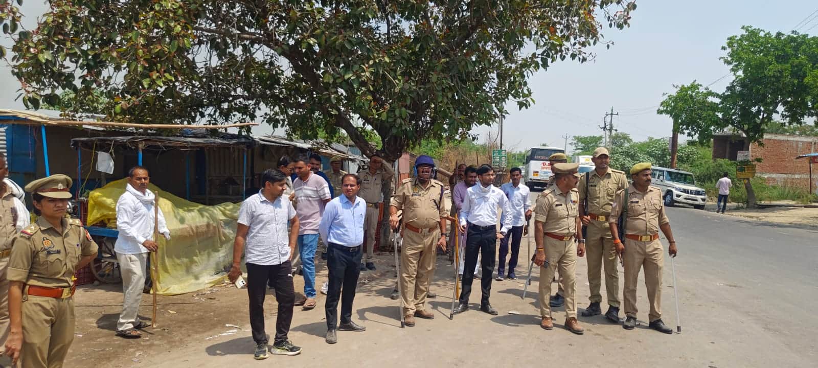Uproar over last rites of Mahant Surendra Das in Mainpuri