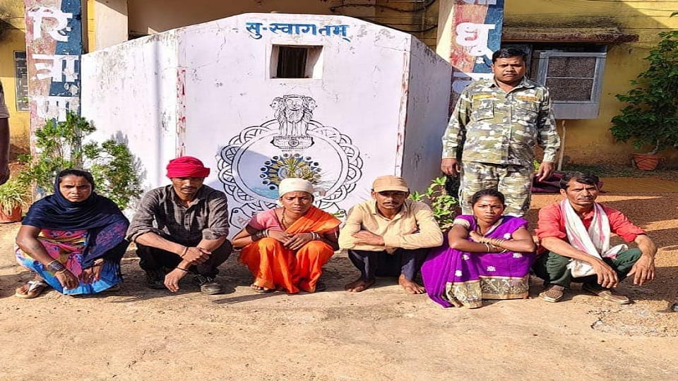 पुलिस की गिरफ्त में आरोपी