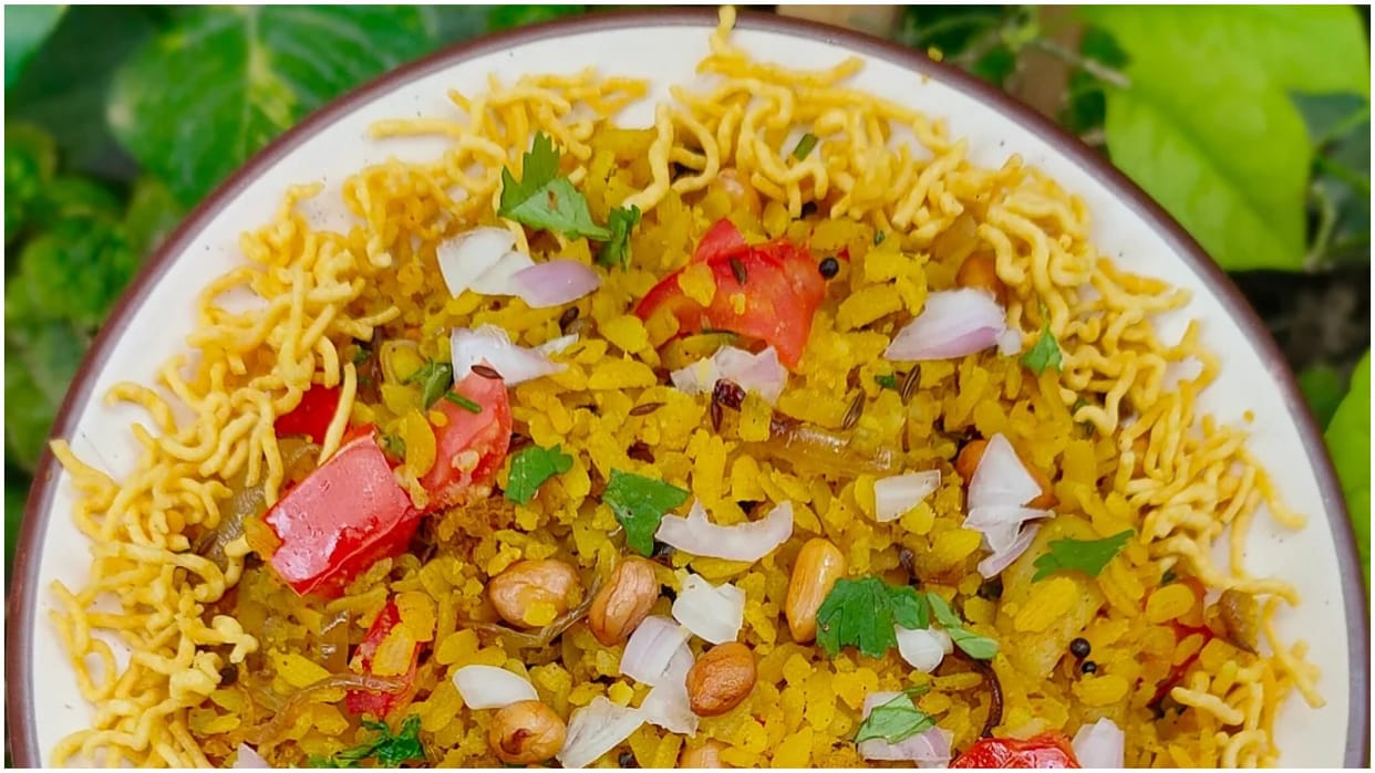 World Poha Day 2025 8 ways To Make Poha Recipes In hindi Indori Poha To Maharashtrian Poha