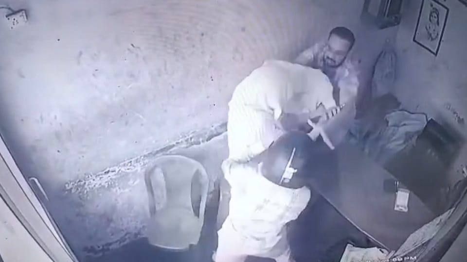 Criminals entered in Shop at Rohtak with the intention of looting