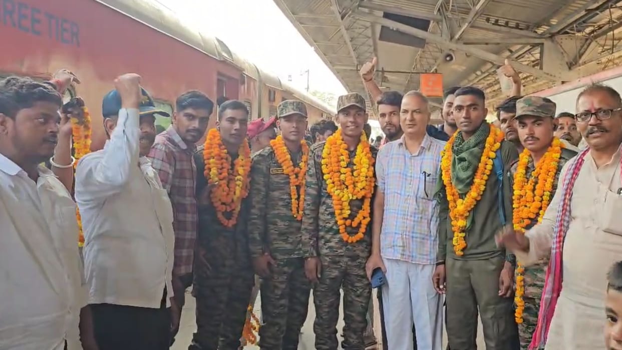 Salute to the armed forces the soldier who returned after training as Agniveer was welcomed