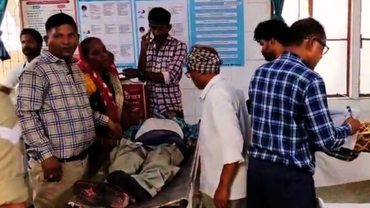 road accident in Mirzapur Car collides with pickup many injured one dead many referred