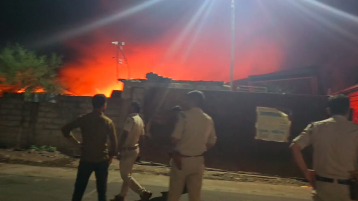 Bhopal News: Huge fire in factory in Govindpura, half a dozen slums evacuated