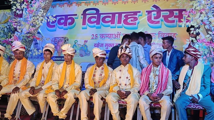 Marriage Day : 11 जोड़ी कन्याओं के हाथ कराए गए पीले, दहेज मुक्त हुई सामूहिक शादी