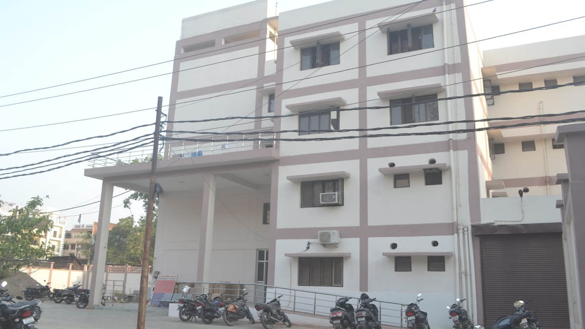 बादशाहीनाका थाना