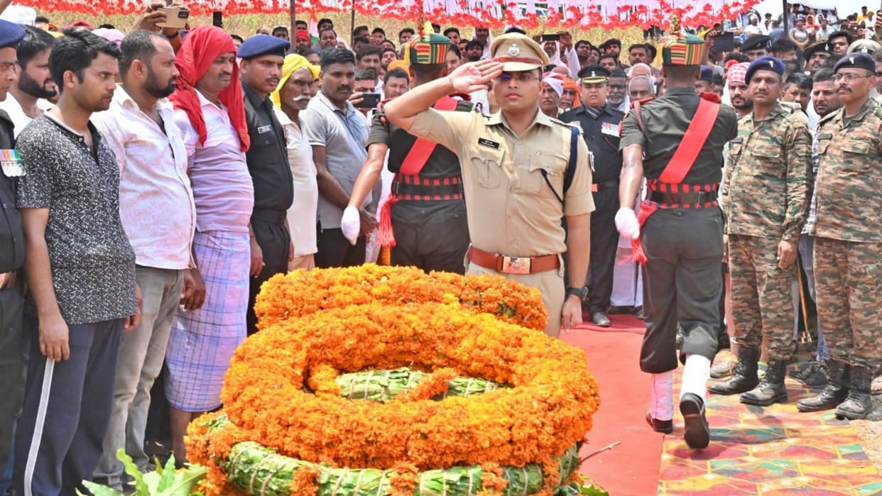 Buxar News: Havildar Sunil Singh martyred in Operation Sindoor immersed in Panchtatva son lit funeral pyre