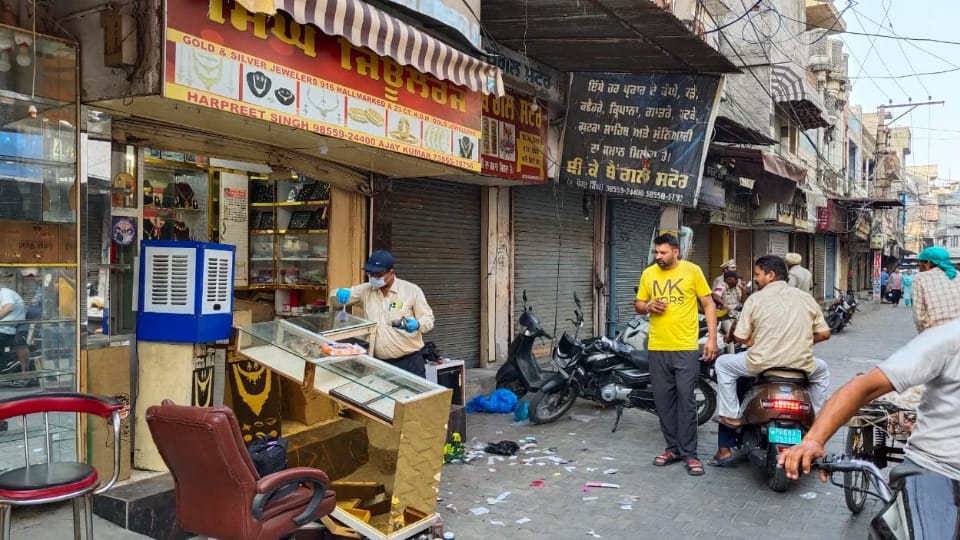Jewellery looted from jeweller shop in Kapurthala