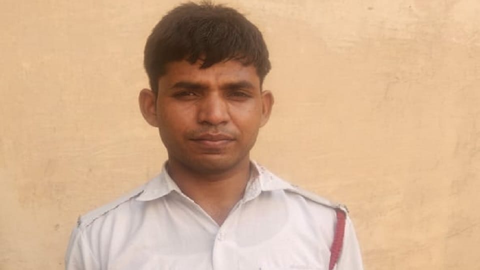 girl hit police vehicle with Scorpio she preparing to become a pilot