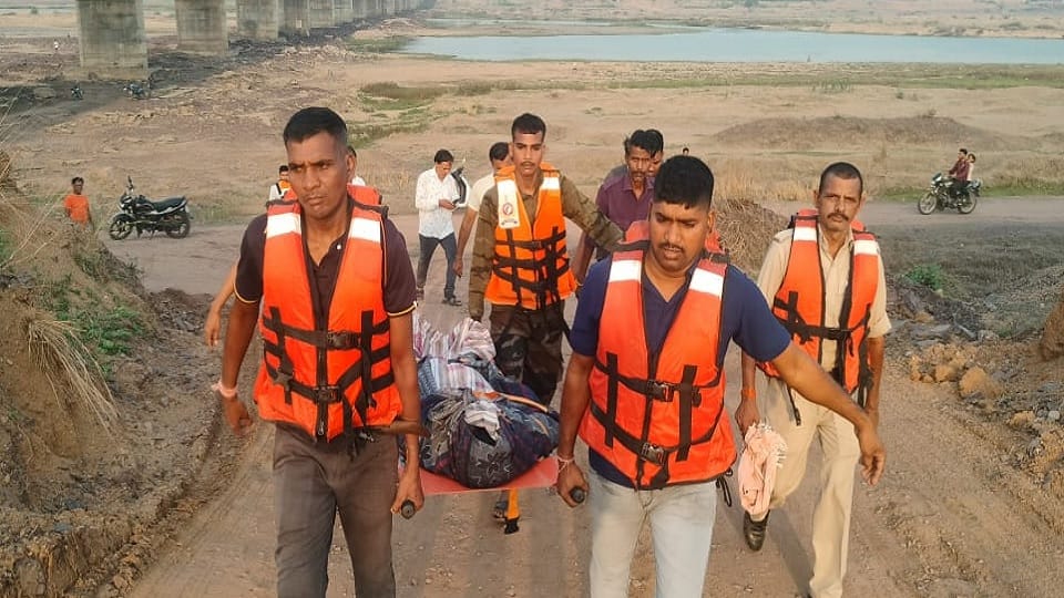A young man died after drowning in a river in Janjgir Champa