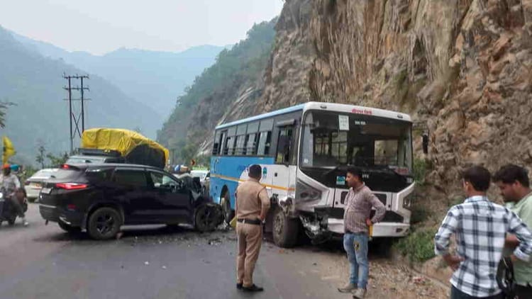 Rishikesh: कौडियाला के पास हादसा, रोडवेज बस और यात्रियों की कार की हुई भिड़ंत, कई लोग घायल