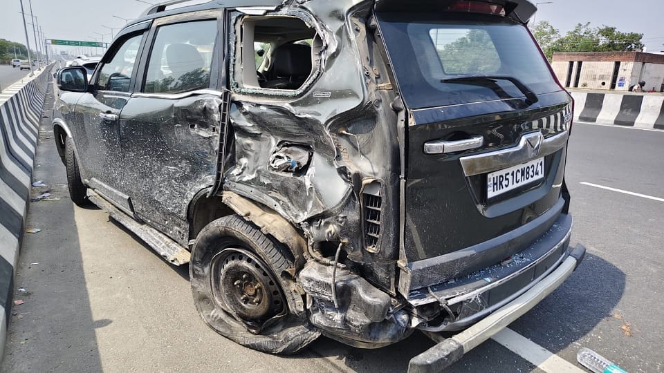 Vehicle hits policemen on Faridabad Sector 8 Delhi Mumbai Expressway