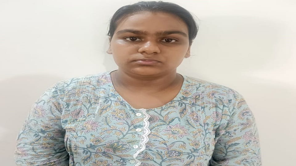 girl hit police vehicle with Scorpio she preparing to become a pilot