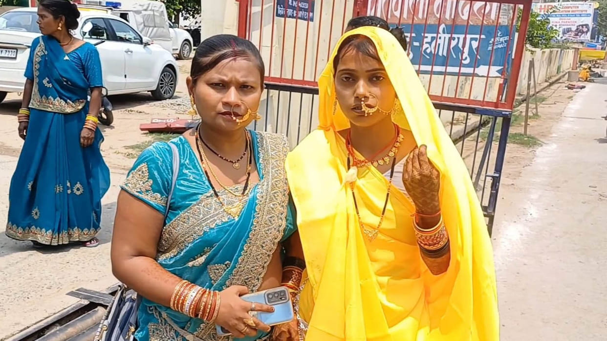 Bride reached police station to release groom's friends by pleading for marriage