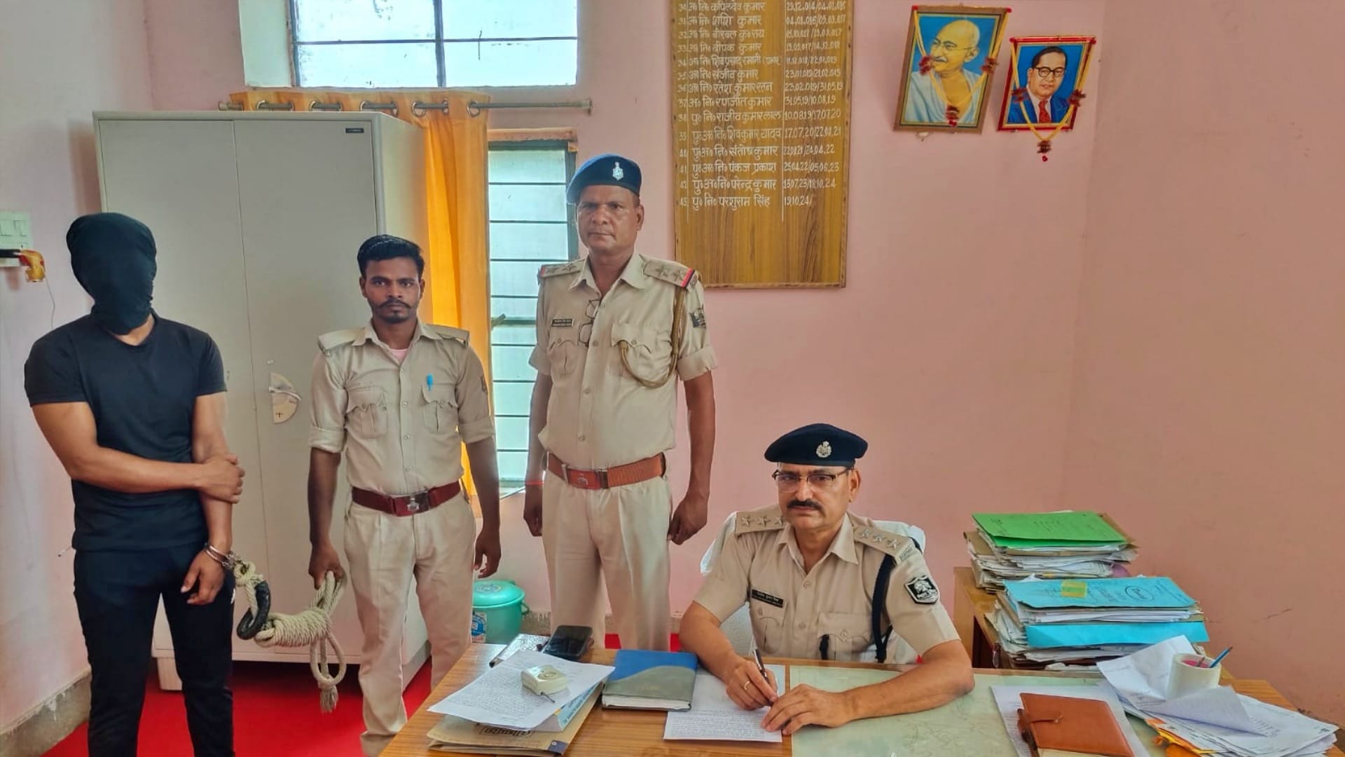पुलिस की गिरफ्त में आरोपी