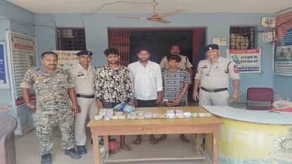 8 lakh rupees stolen by breaking into a grocery shop three accused arrested in Bemetara