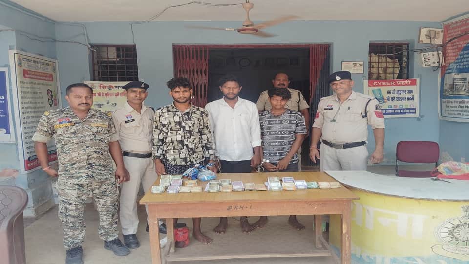 पुलिस की गिरफ्त में आरोपी