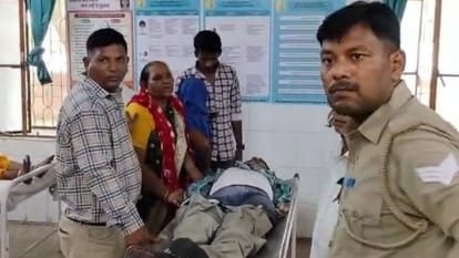 road accident in Mirzapur Car collides with pickup many injured one dead many referred