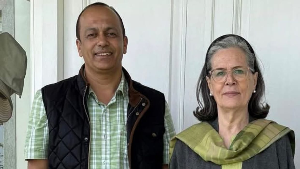 Sonia Gandhi left for Delhi from Shimla