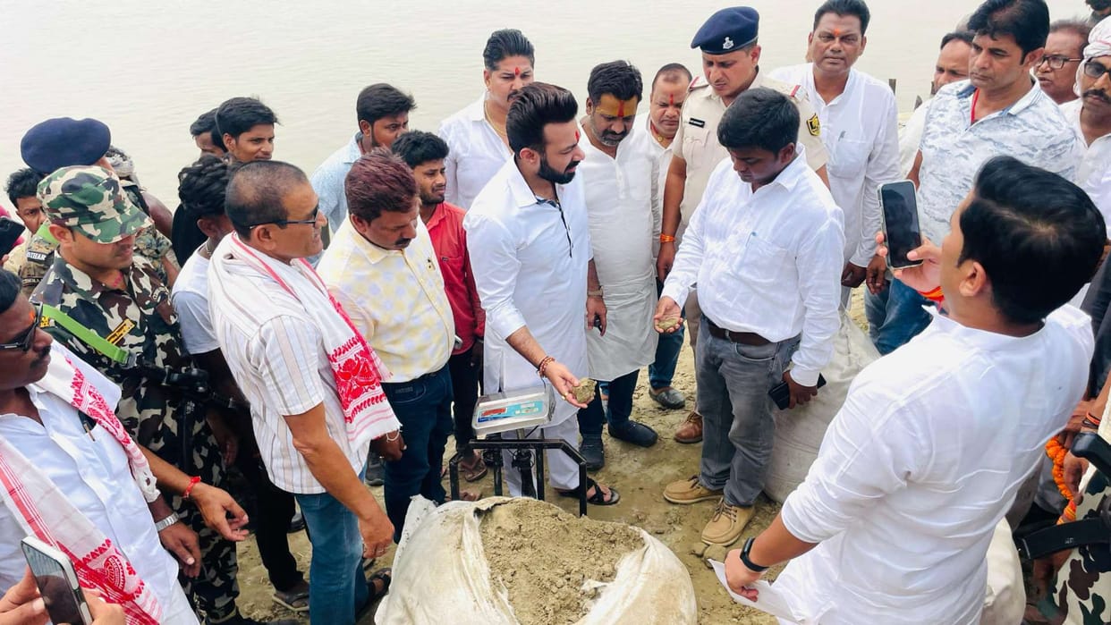 scam in the name of preventing kosi erosion in Khagaria, exposed during MP's inspection