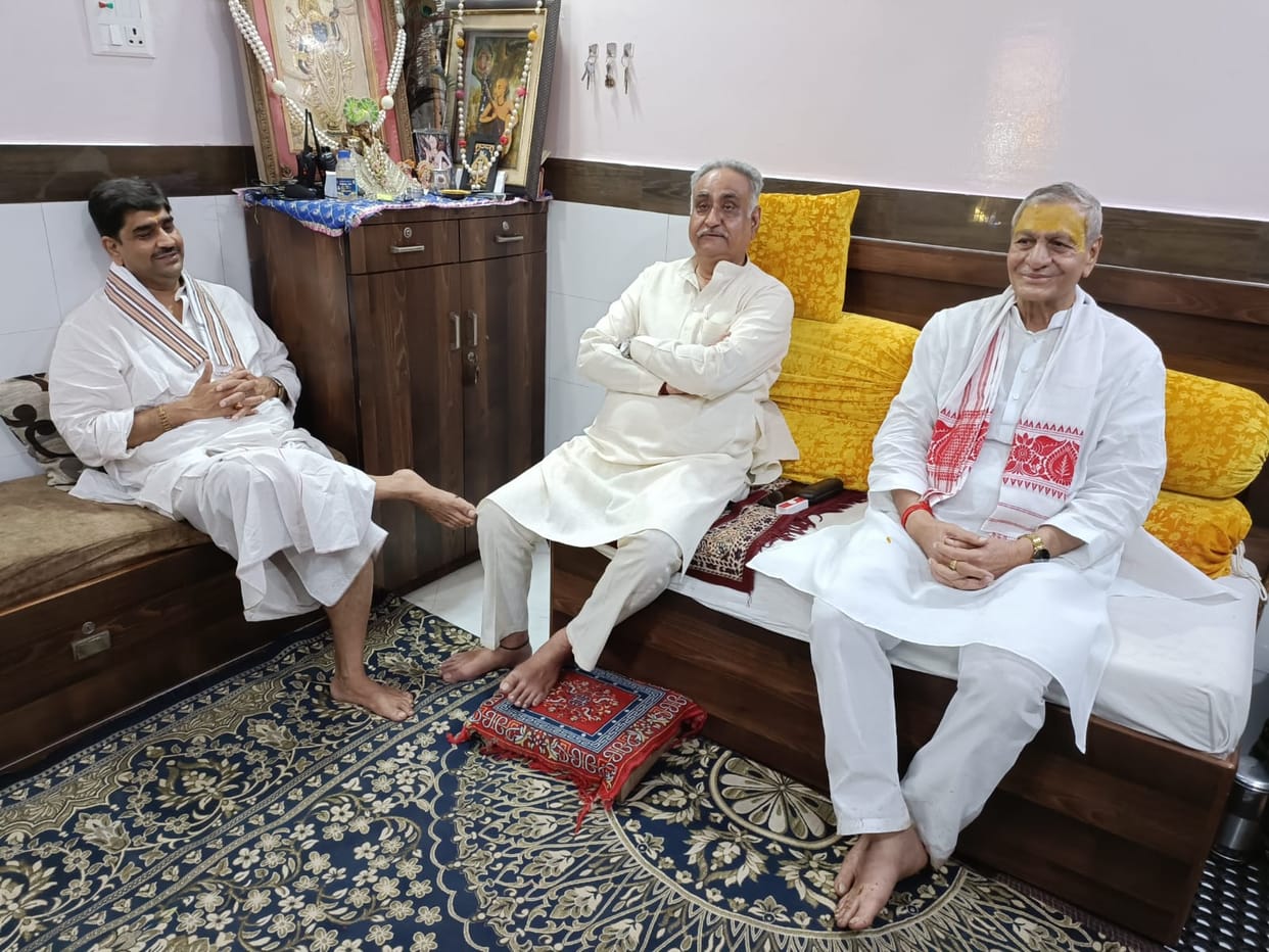 Minister Chaudhary Laxminarayan met sevayats who were opposing Sri Banke Bihari Temple Corridor and Trust