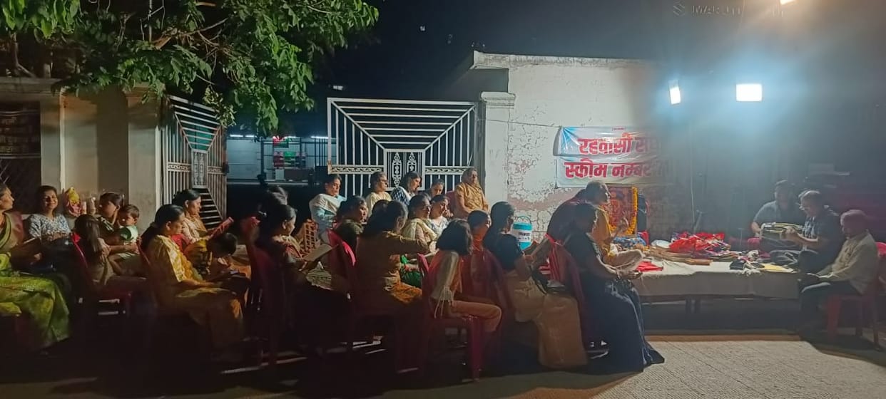 Indore: Liquor shop opened in Scheme Number 71, residents protested by doing Sunderkand