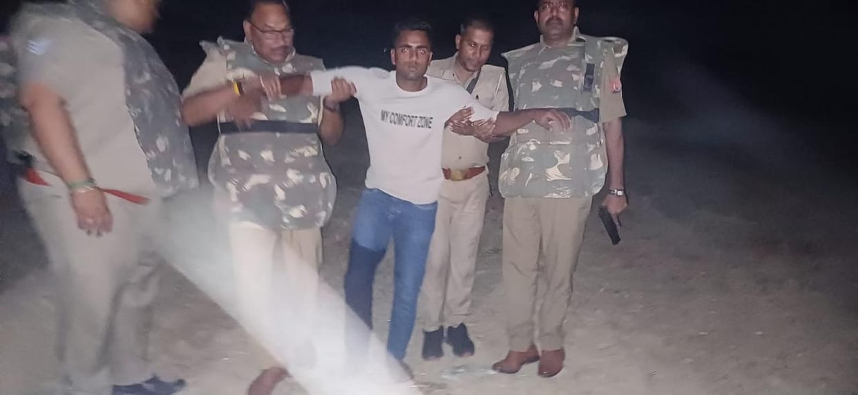 Sultanpur: Encounter between cow slaughter accused and police, two injured