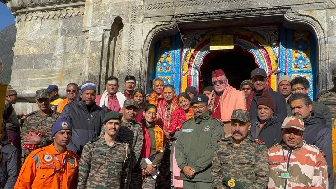 Chardham Yatra 2025 Army Chief Upendra Dwivedi reached Kedarnath Dham took blessings after praying