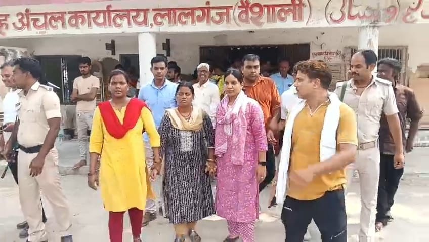 Bihar: Bribe was demanded for giving benefit of housing scheme in Vaishali, Vigilance arrested BDO, Lalganj