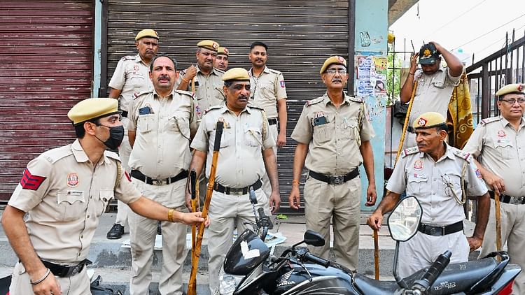 Delhi Crime News Neighbor Brutally Assaults Nine Years Old Girl – Amar Ujala Hindi News Live