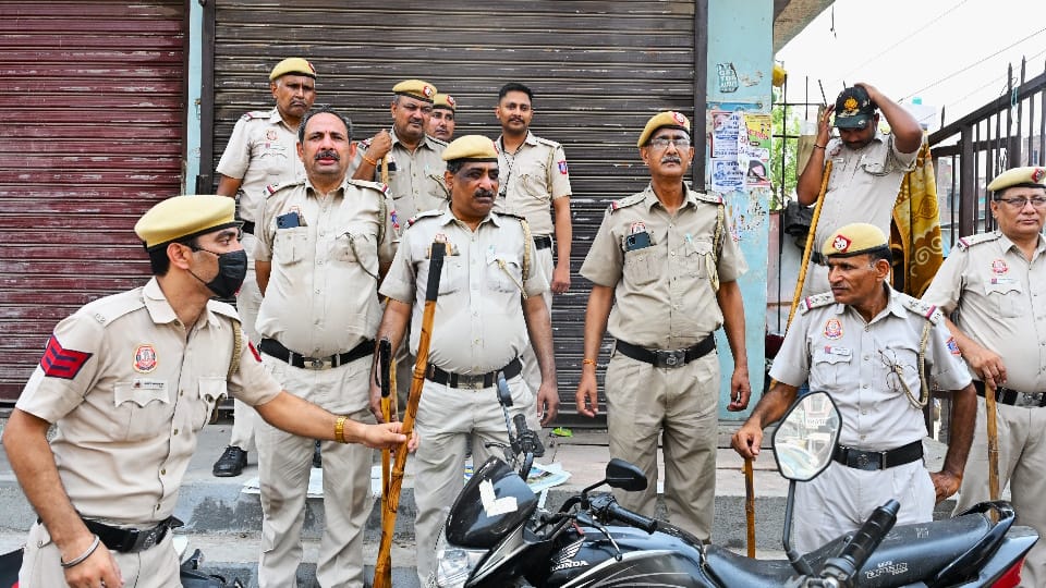 delhi crime news neighbor brutally assaults nine years old girl