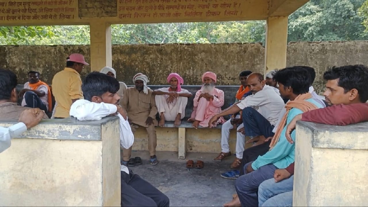 tiger killed the son the father cried as he lost his support in old age in Pilibhit