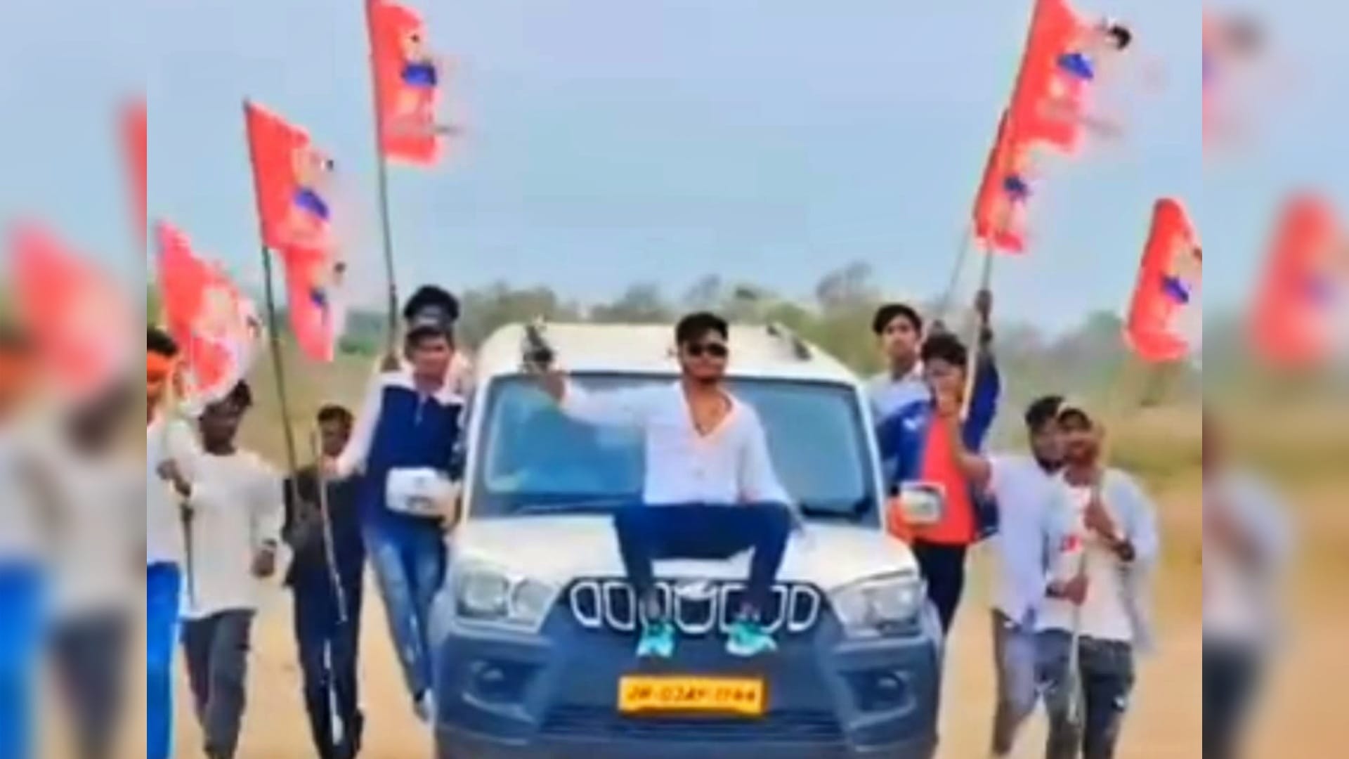 Gayaji News: Video of youth carrying HAM party flags and weapons surfaced RJD attacks Jitan Manjhi JDU demand