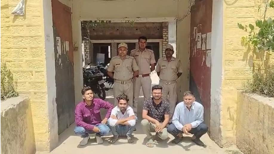 पुलिस की गिरफ्त में आरोपी