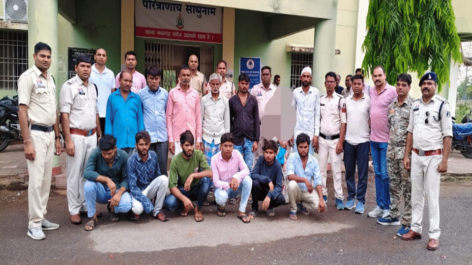 पुलिस की गिरफ्त में आरोपी