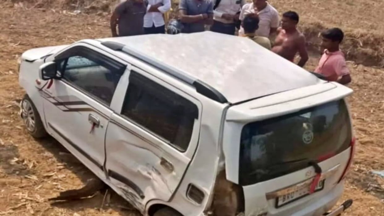 Patna News: High-speed car overturned in a ditch, trampling people standing on roadside, one dead; 3 injured