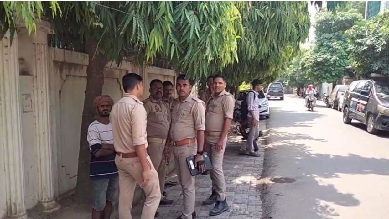Sensation spread after finding the body of a laborer police reached the spot and started investigating