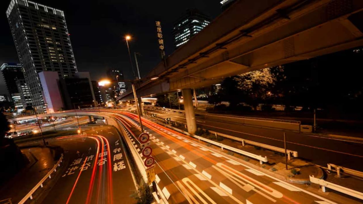 High-quality paint and reflective change markings will make roads clearly visible even at night