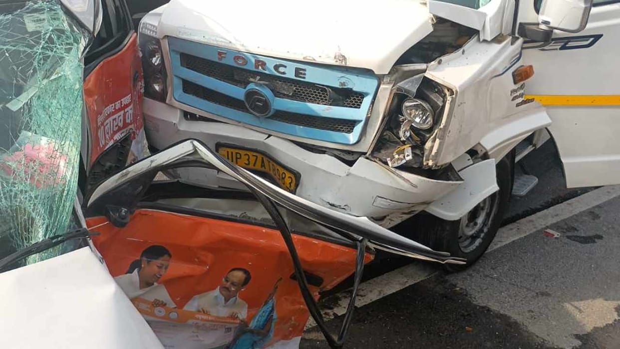 mini bus hits car and elderly man dies on NH 9