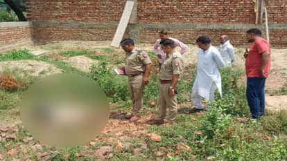 शव मिलने की सूचना पर पहुंची पुलिस