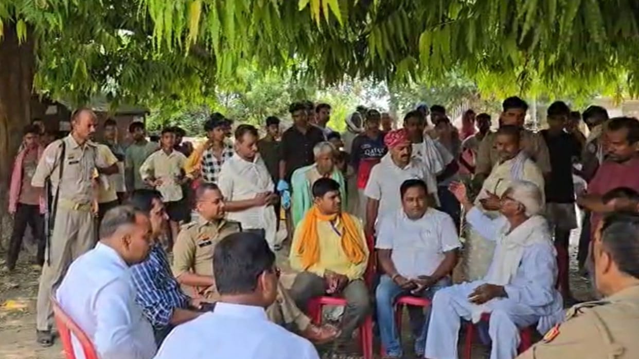 Saint Hariharanand broke his fast eight-year-old dispute resolved settled on the intervention of the adminis