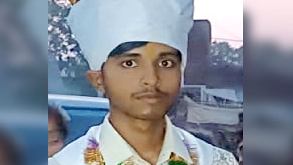 man committed suicide after marriage the bride fainted after seeing the dead body in budaun